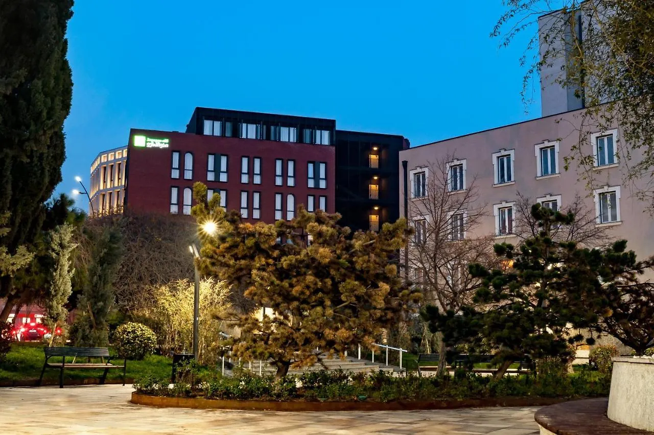 Holiday Inn Express Tbilisi Avlabari By Ihg 4*,